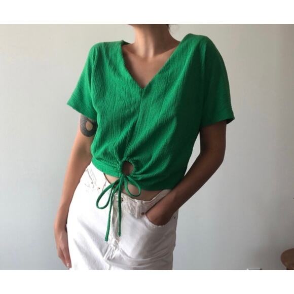 Zara V-Neck Short Sleeve Crop Top with Keyhole Bottom with Tie Green Size Medium - Picture 1 of 10